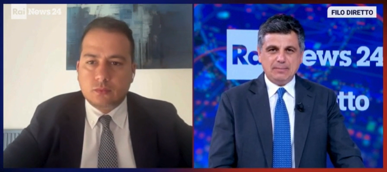 Matteo Adjimi in collegamento durante la trasmissione Filo Diretto su Rai News24.